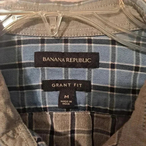 Banana Republic Grant Fit Button Down Size Medium EUC - Picture 3 of 6